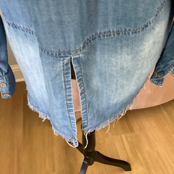 Anthropologie Cloth & Stone Chambray Button Down denim western boho summer layer - Picture 16 of 16